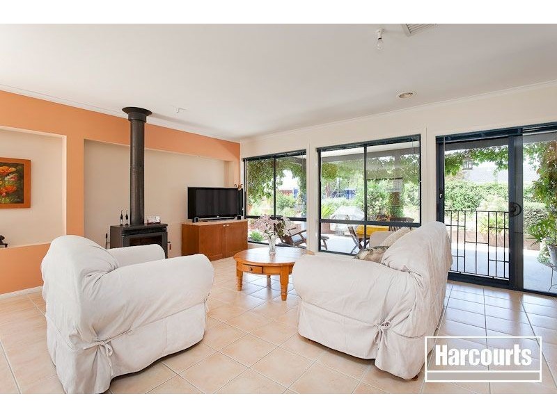 2 St Ives Drive, Narre Warren South VIC 3805