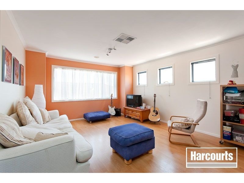 2 St Ives Drive, Narre Warren South VIC 3805