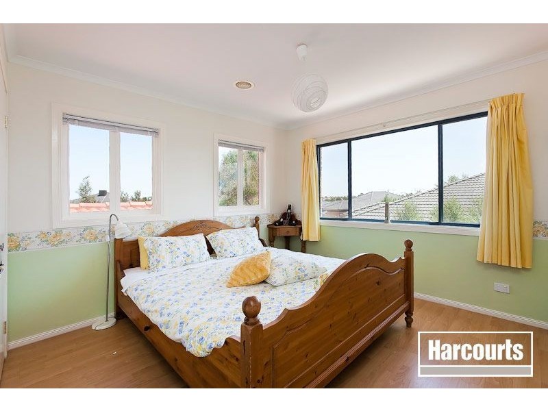 2 St Ives Drive, Narre Warren South VIC 3805