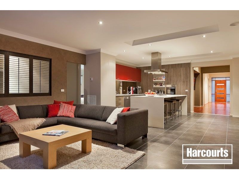 8 Bronson Circuit, Cranbourne North VIC 3977