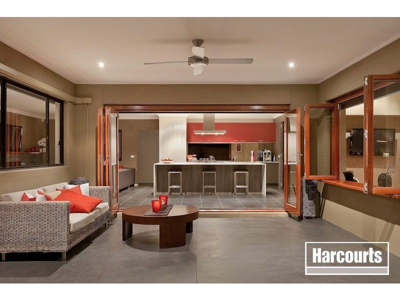 8 Bronson Circuit, Cranbourne North VIC 3977