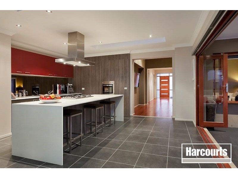 8 Bronson Circuit, Cranbourne North VIC 3977