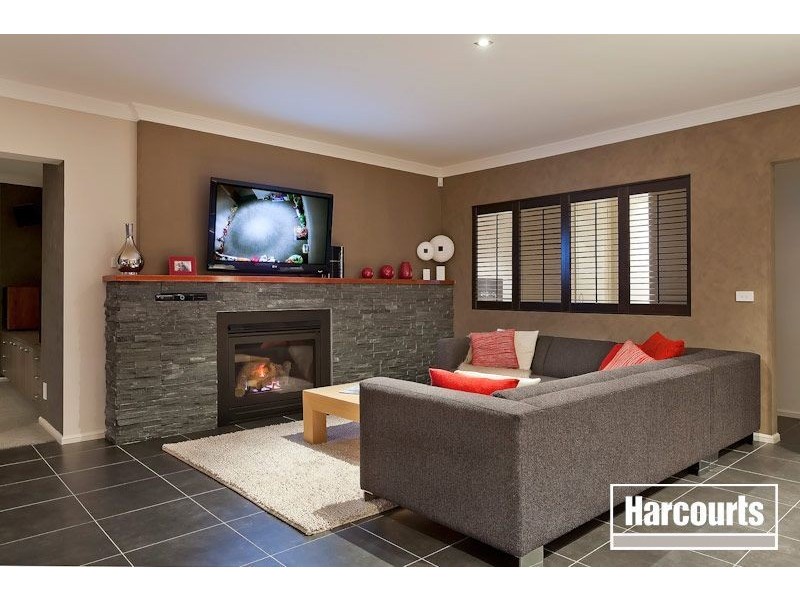 8 Bronson Circuit, Cranbourne North VIC 3977