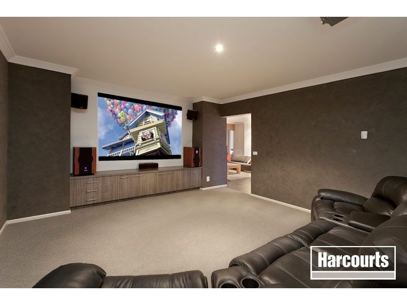 8 Bronson Circuit, Cranbourne North VIC 3977