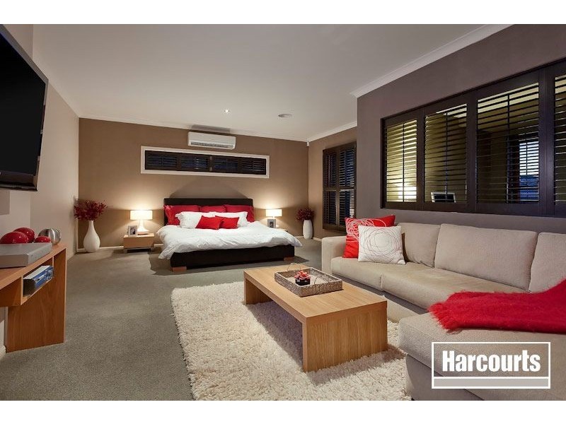 8 Bronson Circuit, Cranbourne North VIC 3977