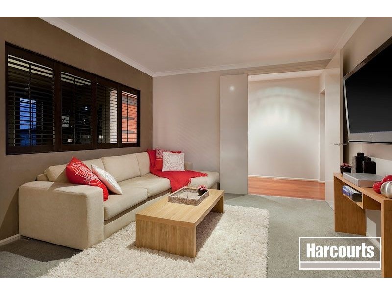 8 Bronson Circuit, Cranbourne North VIC 3977