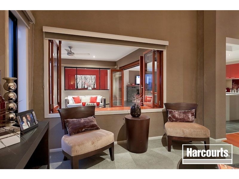 8 Bronson Circuit, Cranbourne North VIC 3977