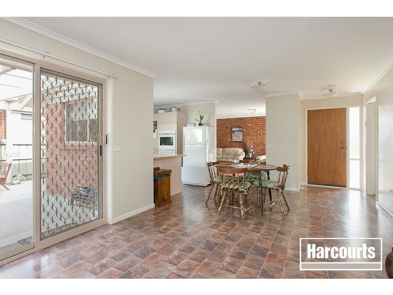 8 Hamilton, Cranbourne North VIC 3977