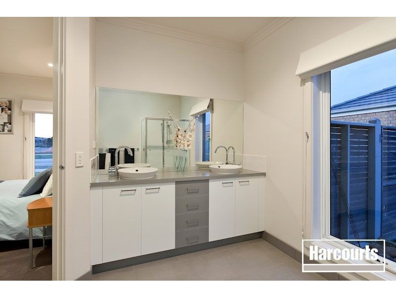 152 Berwick Springs Promenade, Narre Warren South VIC 3805