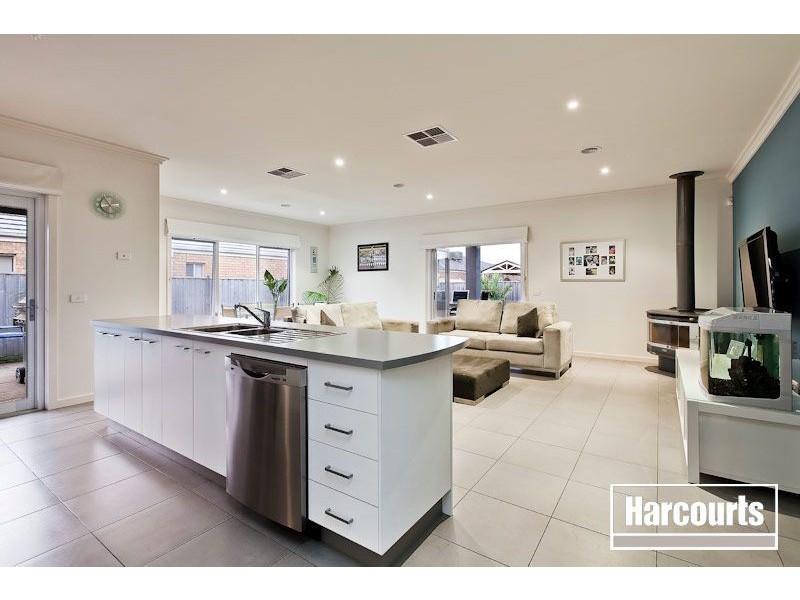 152 Berwick Springs Promenade, Narre Warren South VIC 3805