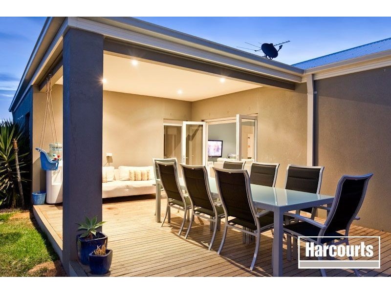 152 Berwick Springs Promenade, Narre Warren South VIC 3805