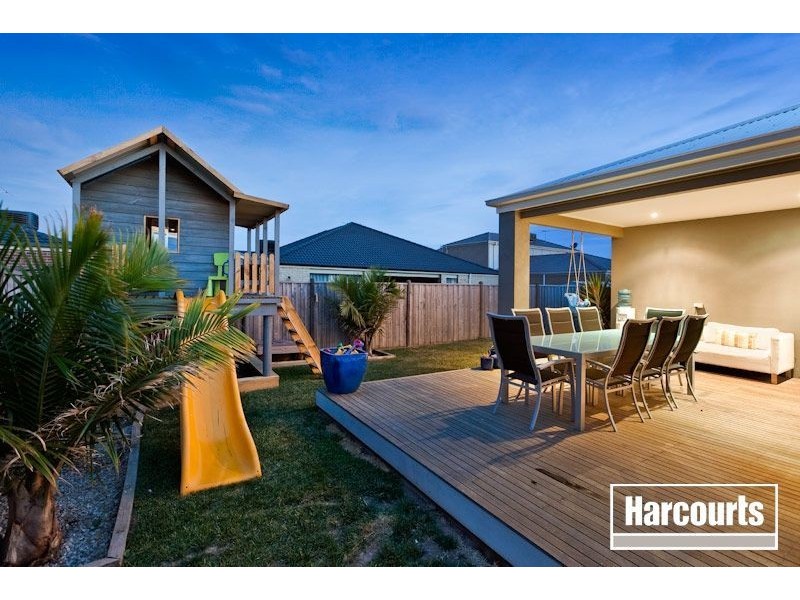 152 Berwick Springs Promenade, Narre Warren South VIC 3805