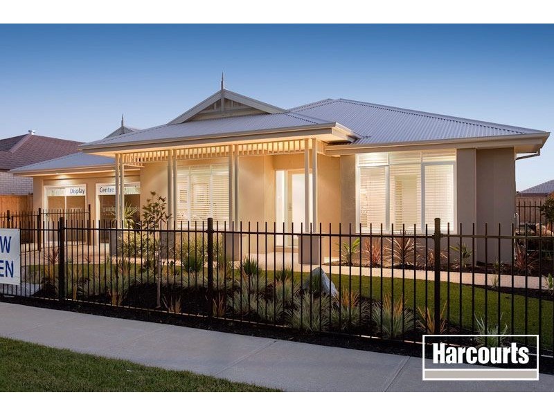 10 Peisley Crescent, Cranbourne East VIC 3977