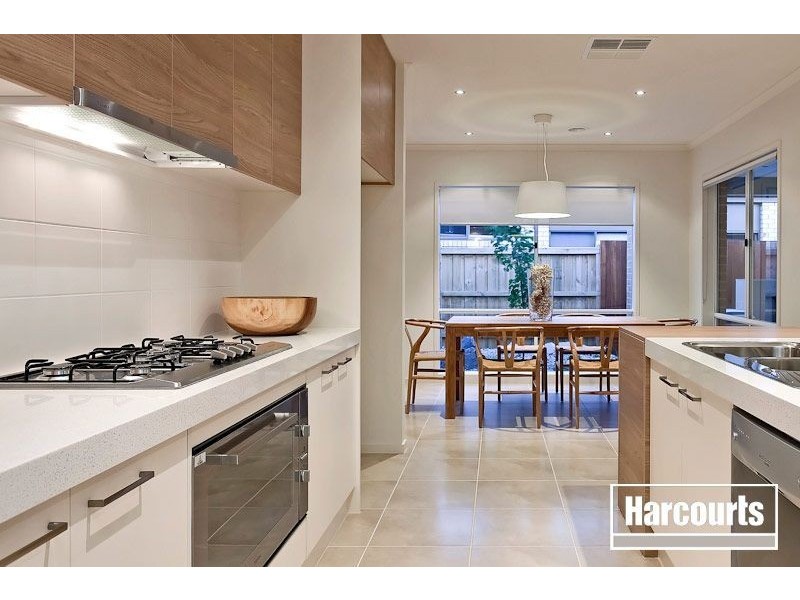 10 Peisley Crescent, Cranbourne East VIC 3977