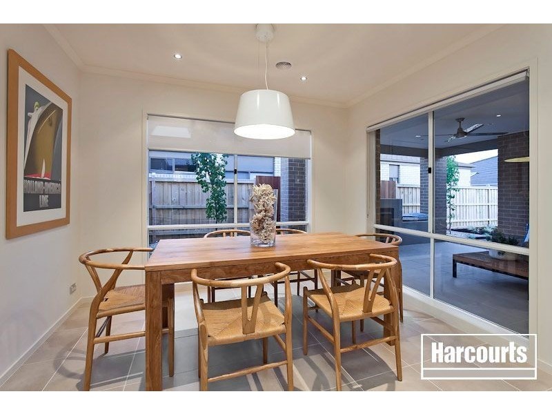 10 Peisley Crescent, Cranbourne East VIC 3977