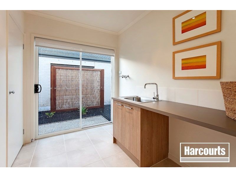 10 Peisley Crescent, Cranbourne East VIC 3977