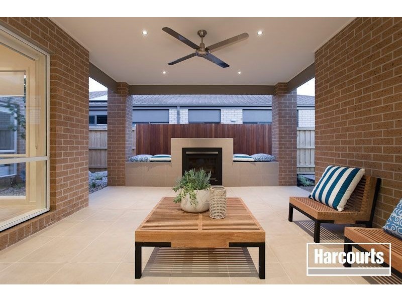 10 Peisley Crescent, Cranbourne East VIC 3977
