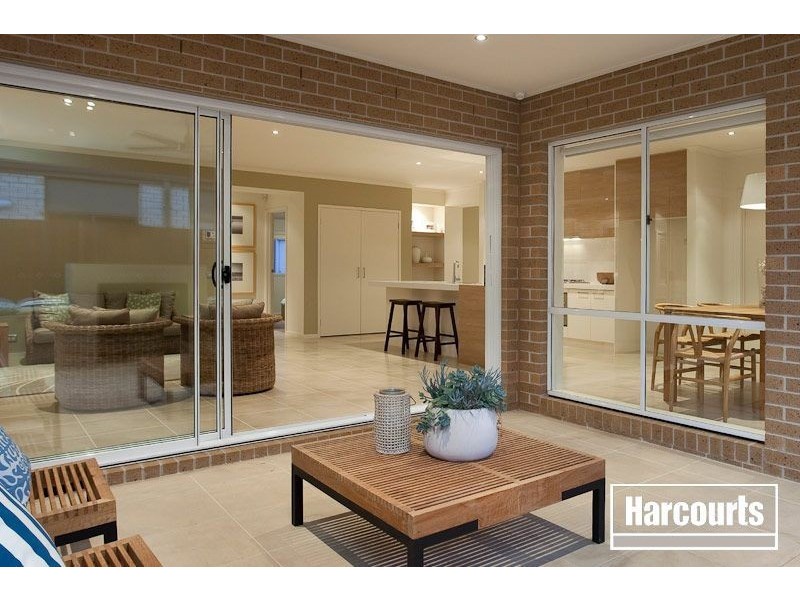 10 Peisley Crescent, Cranbourne East VIC 3977