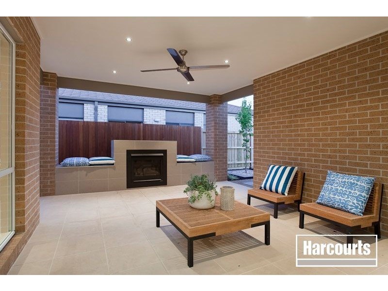 10 Peisley Crescent, Cranbourne East VIC 3977