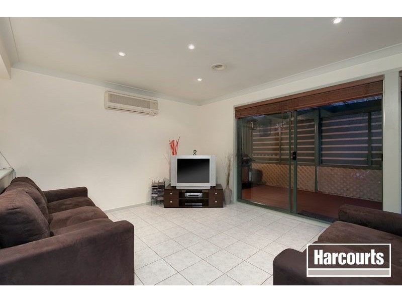 11 England Walk, Narre Warren South VIC 3805