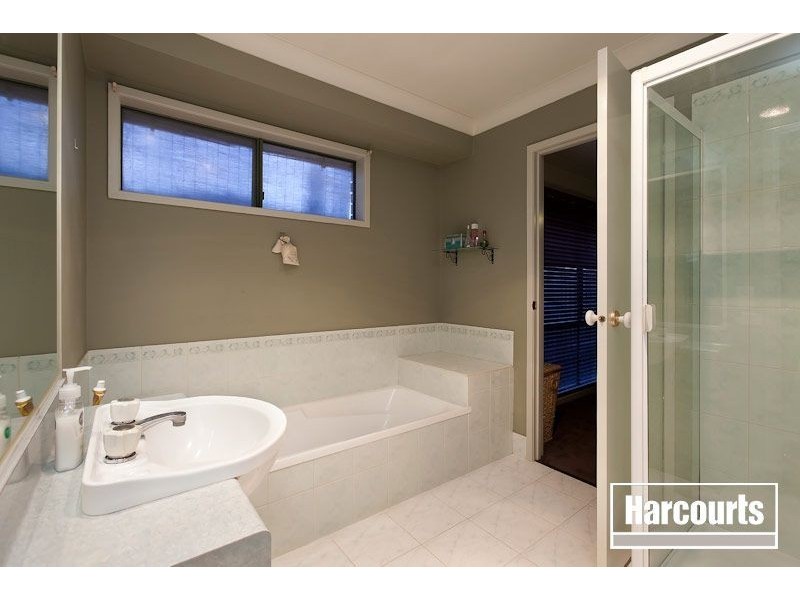 11 England Walk, Narre Warren South VIC 3805