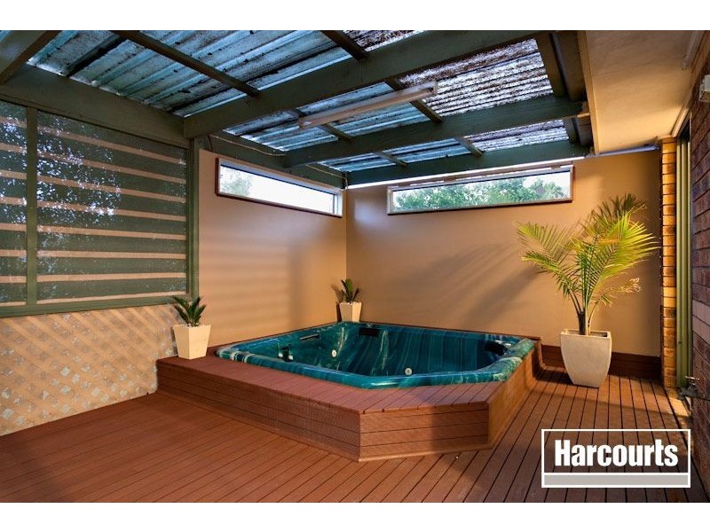 11 England Walk, Narre Warren South VIC 3805