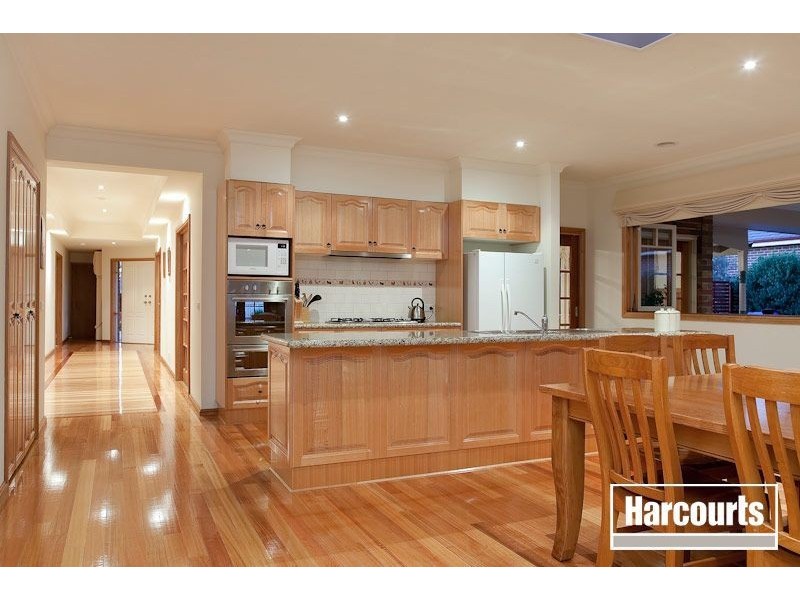 10 Rose Garden Court, Narre Warren North VIC 3804