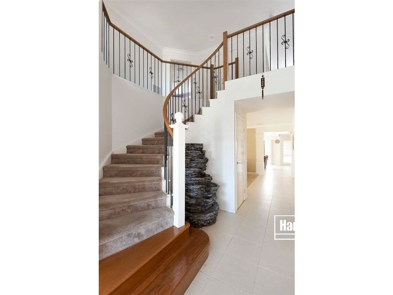 138 Berwick Springs Promenade, Narre Warren South VIC 3805