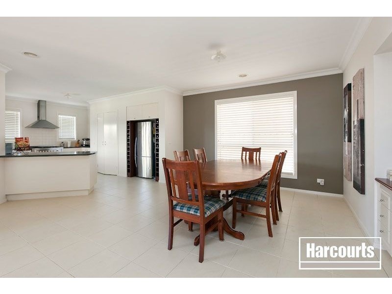 138 Berwick Springs Promenade, Narre Warren South VIC 3805