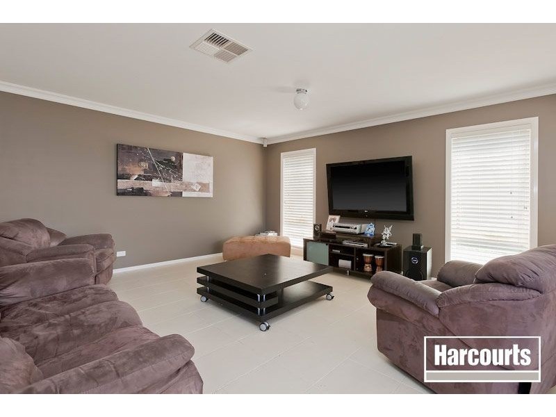 138 Berwick Springs Promenade, Narre Warren South VIC 3805