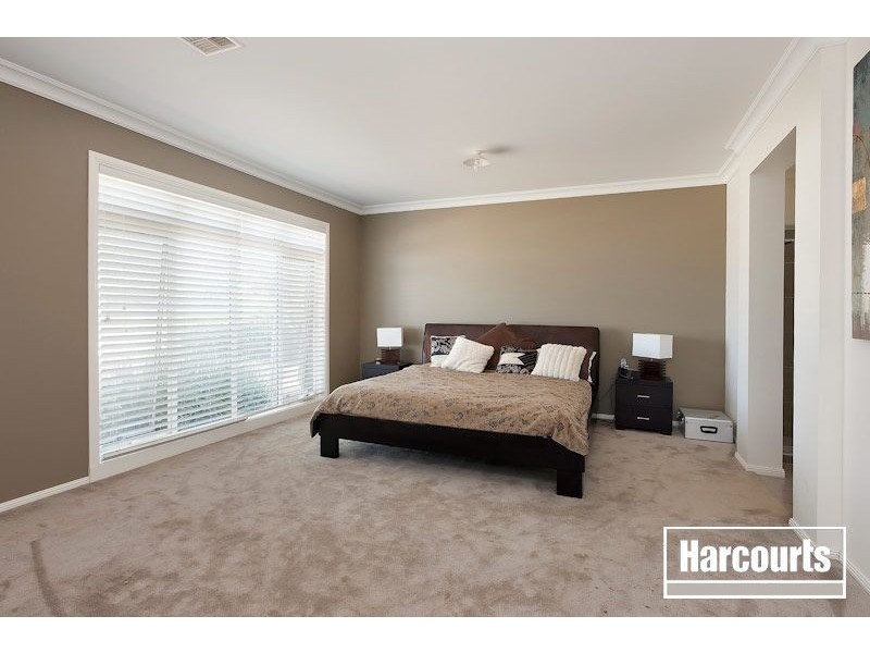 138 Berwick Springs Promenade, Narre Warren South VIC 3805