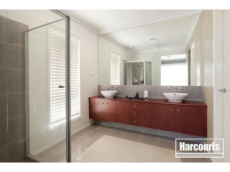 138 Berwick Springs Promenade, Narre Warren South VIC 3805