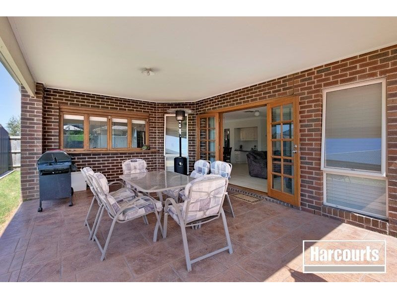 138 Berwick Springs Promenade, Narre Warren South VIC 3805