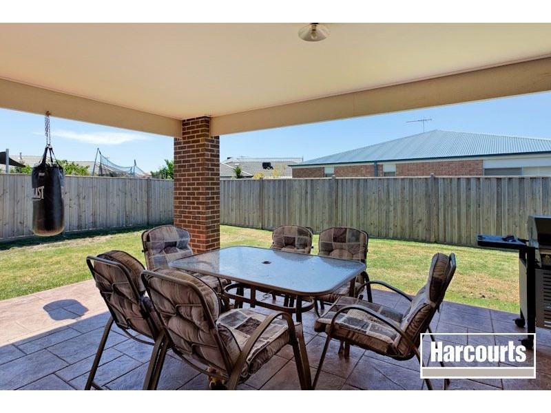 138 Berwick Springs Promenade, Narre Warren South VIC 3805