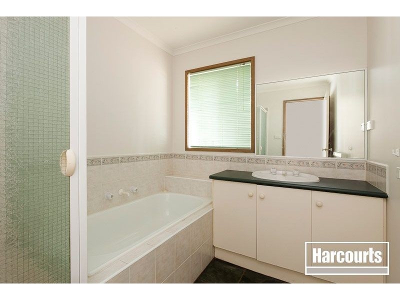 71 Bemersyde Drive, Berwick VIC 3806