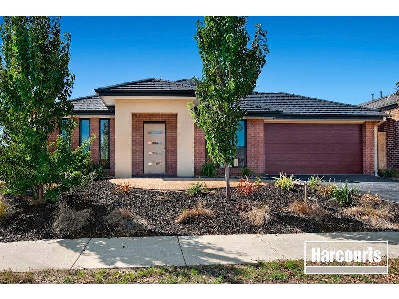 142 Yorkshire Drive, Cranbourne North VIC 3977
