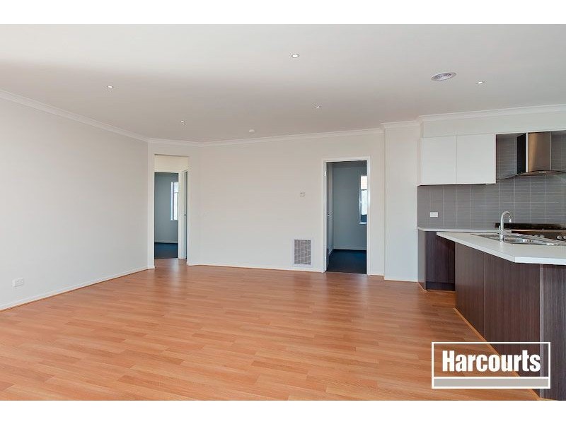142 Yorkshire Drive, Cranbourne North VIC 3977