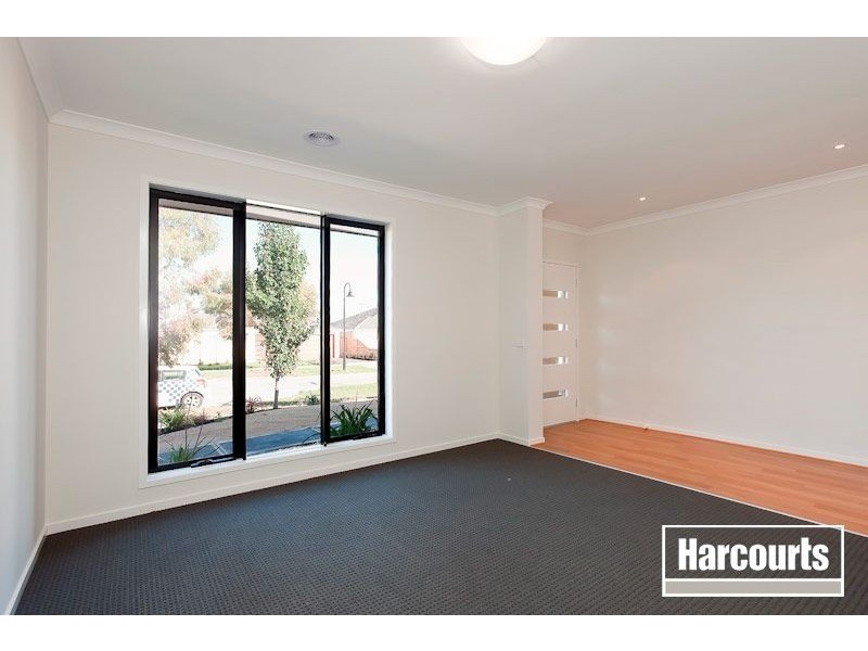 142 Yorkshire Drive, Cranbourne North VIC 3977