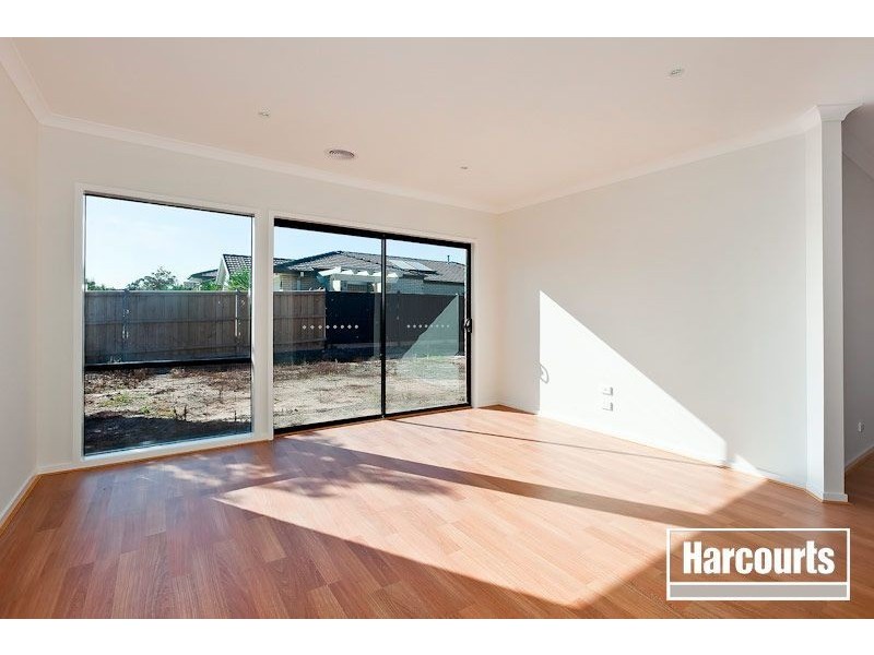 142 Yorkshire Drive, Cranbourne North VIC 3977