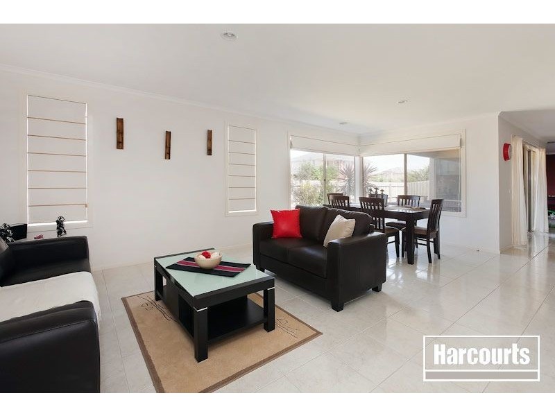 15 Magnolia Drive, Narre Warren South VIC 3805