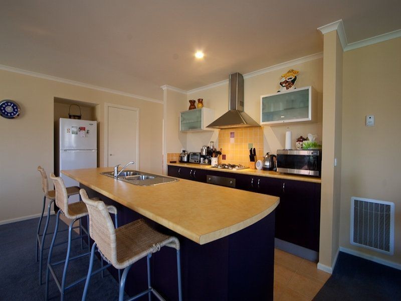 82 Seebeck Drive, Narre Warren South VIC 3805