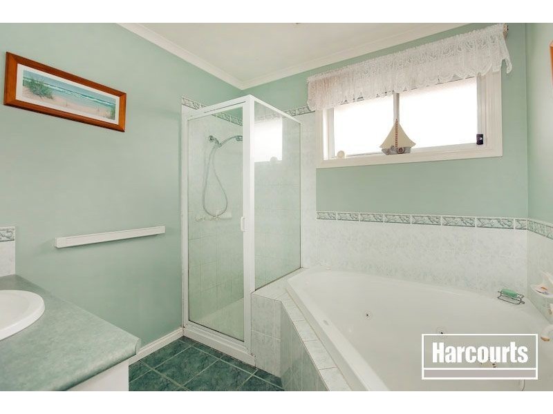 17 Hillrise Close, Narre Warren South VIC 3805