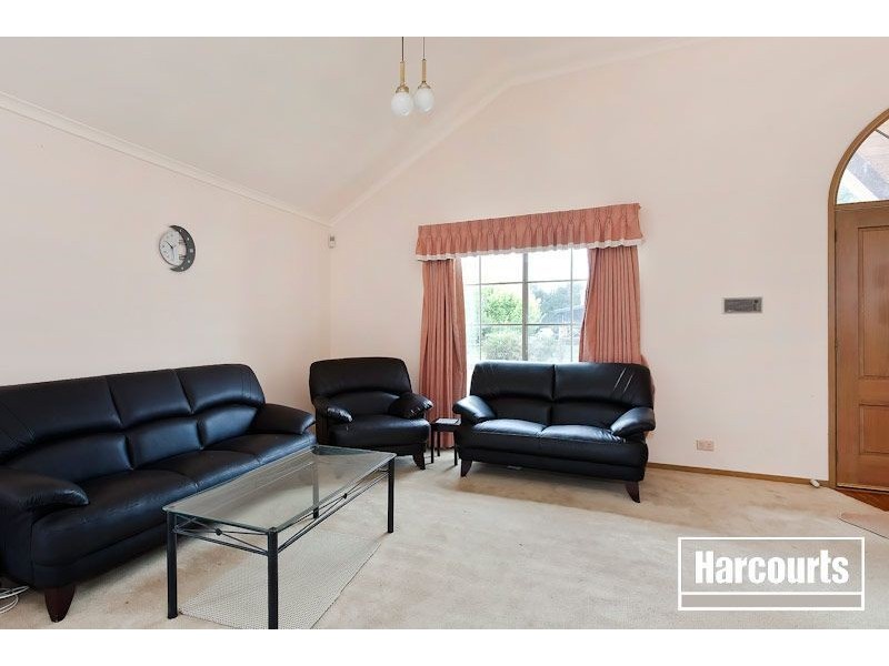 1 Hillsmeade Drive, Narre Warren South VIC 3805