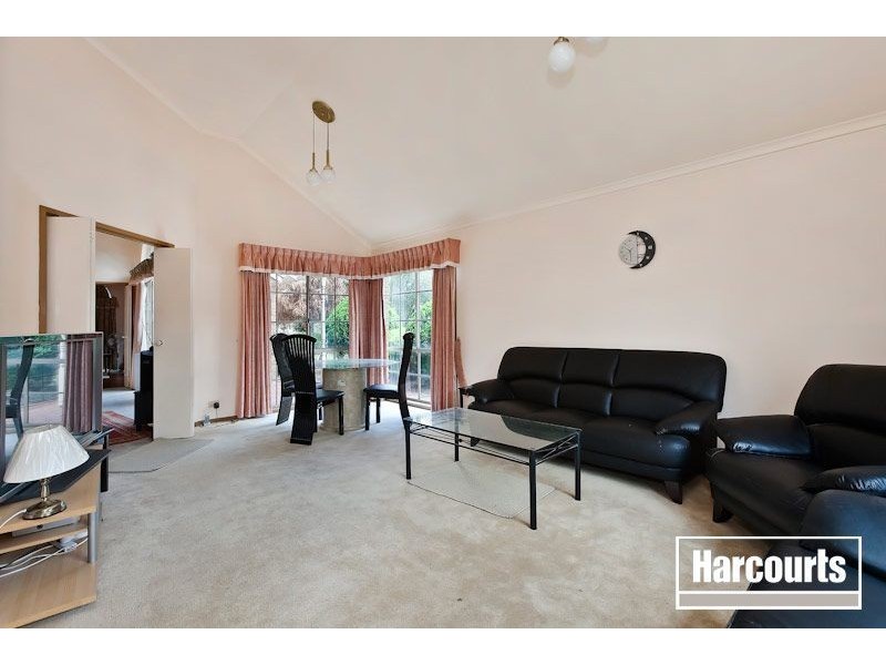 1 Hillsmeade Drive, Narre Warren South VIC 3805
