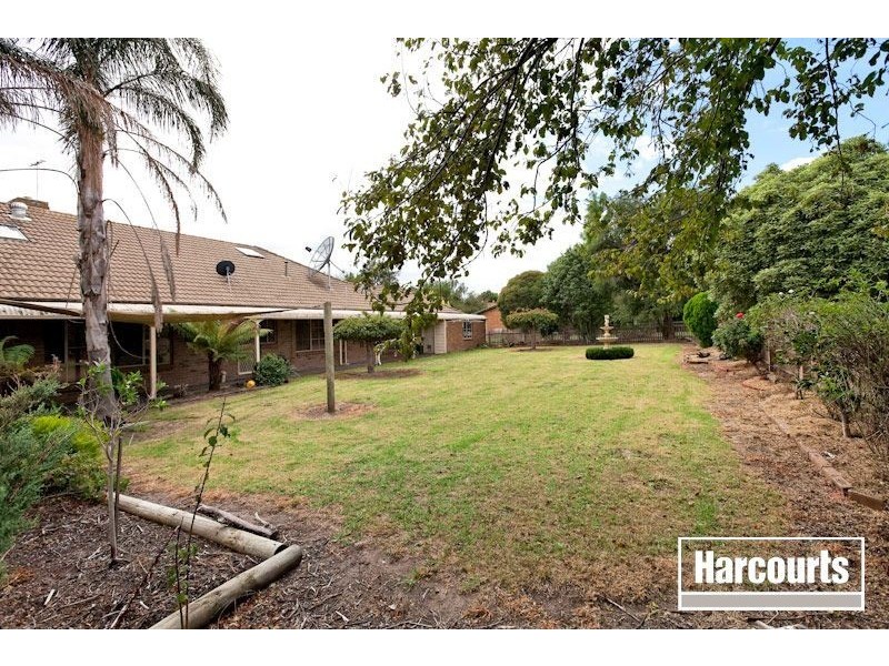 1 Hillsmeade Drive, Narre Warren South VIC 3805