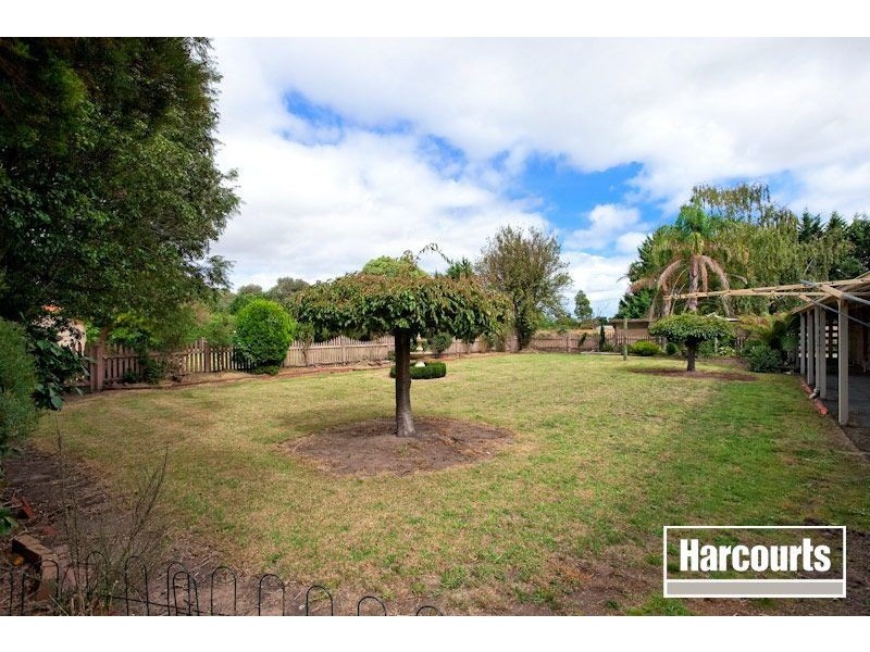 1 Hillsmeade Drive, Narre Warren South VIC 3805