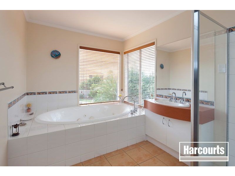 10 Bancroft Avenue, Narre Warren South VIC 3805