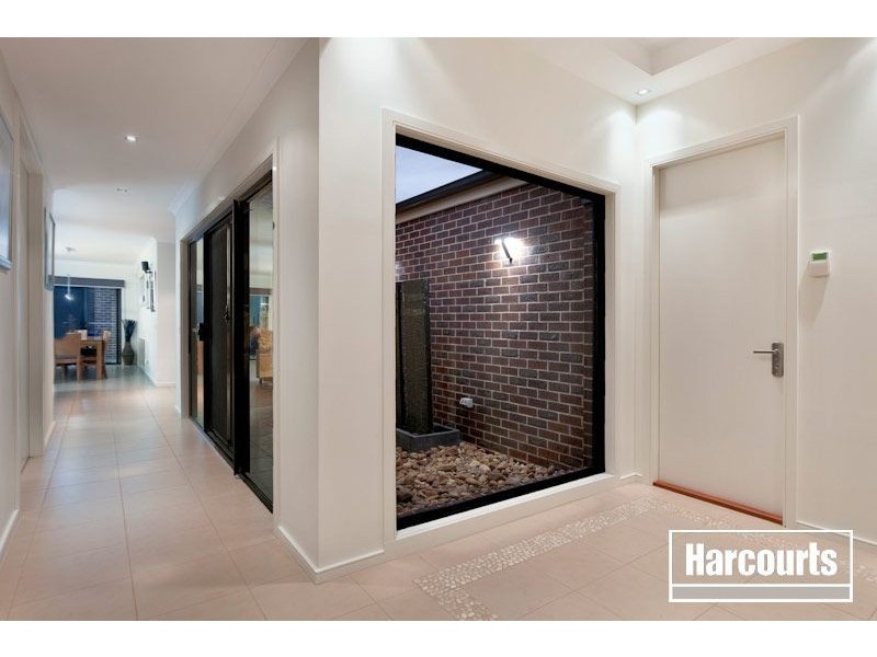 38 Bronson Circuit, Cranbourne North VIC 3977
