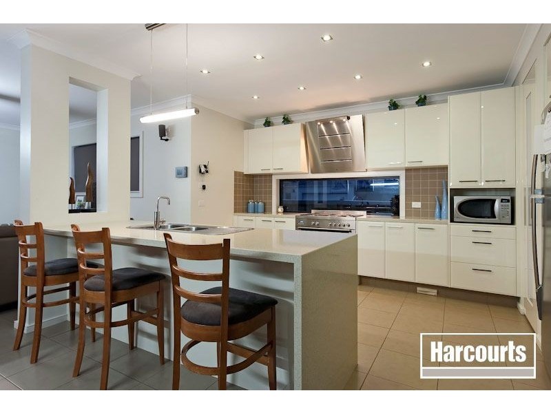 38 Bronson Circuit, Cranbourne North VIC 3977