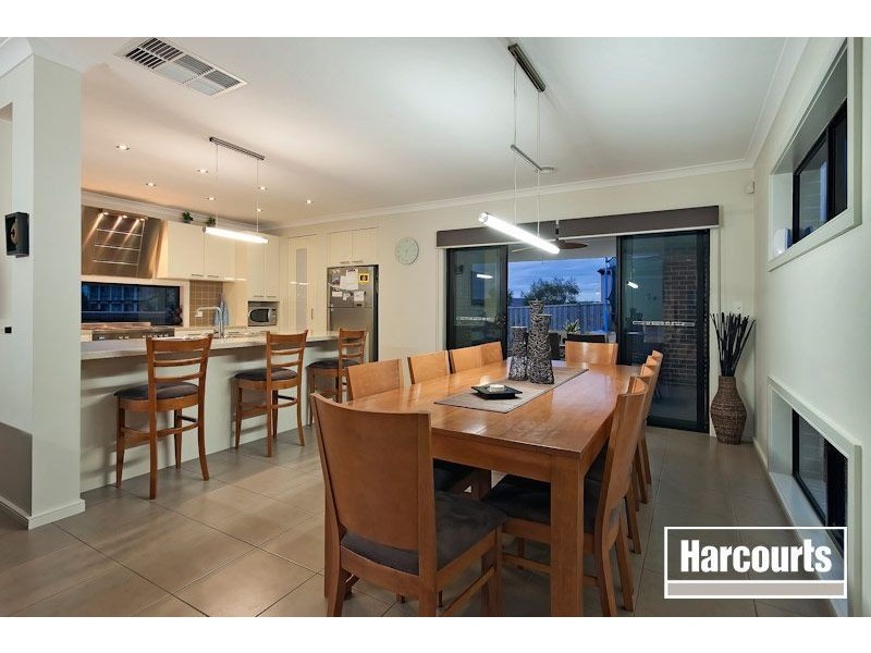 38 Bronson Circuit, Cranbourne North VIC 3977